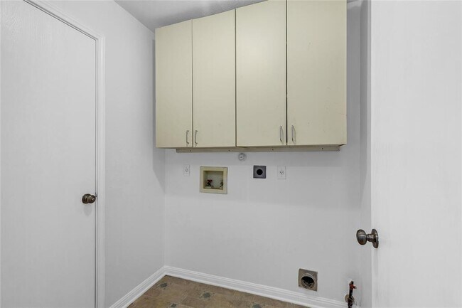 Building Photo - 16613 Jaron Dr