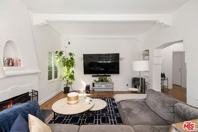 Building Photo - 601 Hayworth Ave