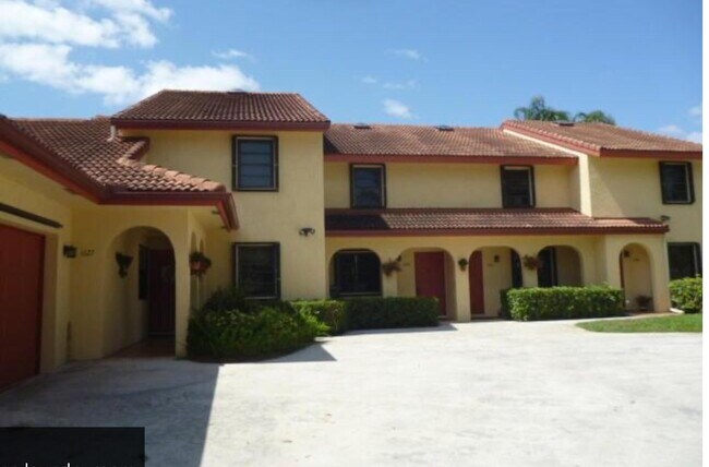 Building Photo - 1627 Hawthorne Pl