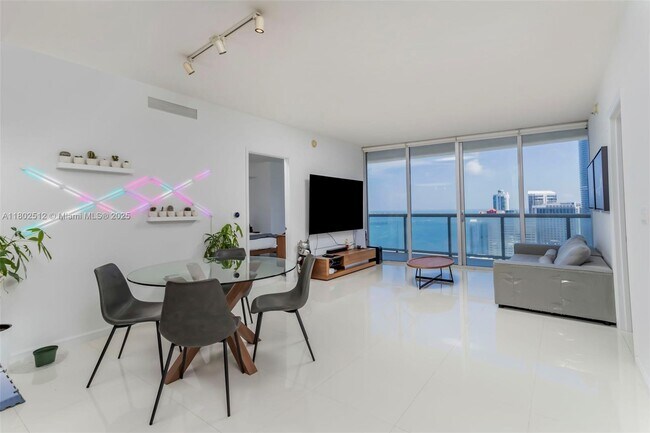 Building Photo - 495 Brickell Ave