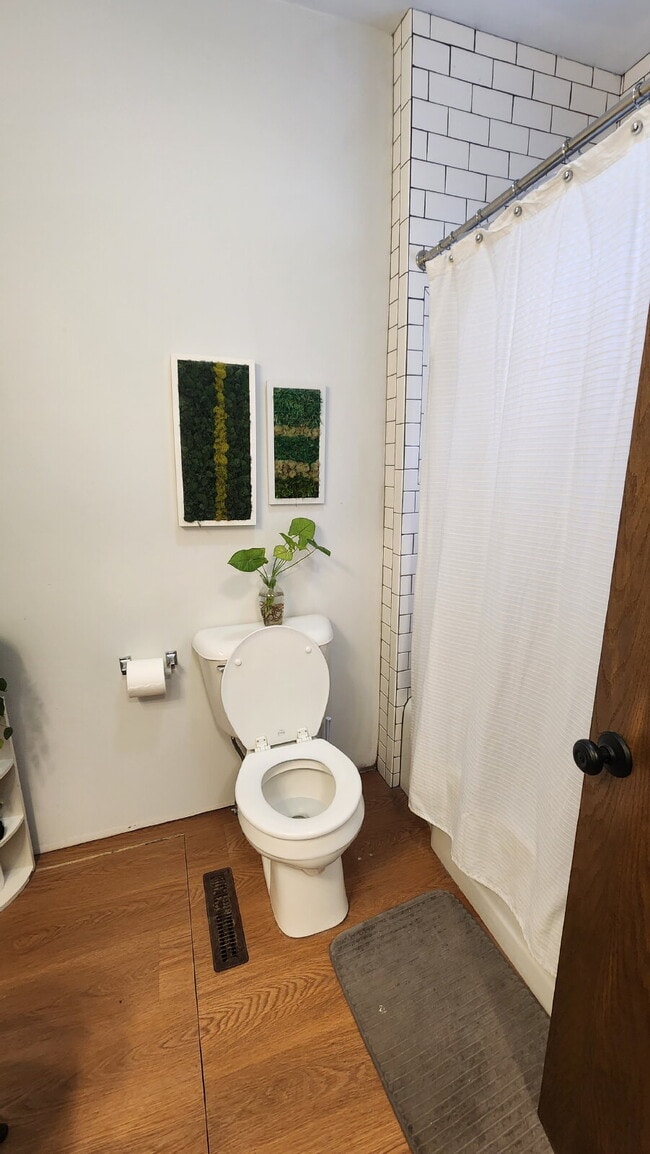 Building Photo - 4+ Bedroom Home Near Local Schools and Parks - Available May 1st!