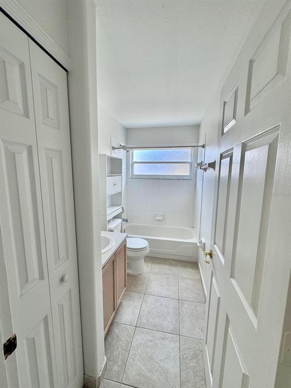 Building Photo - 147 S Roma Way