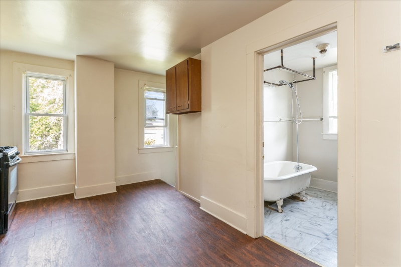 Building Photo - 1221 N Clinton Ave