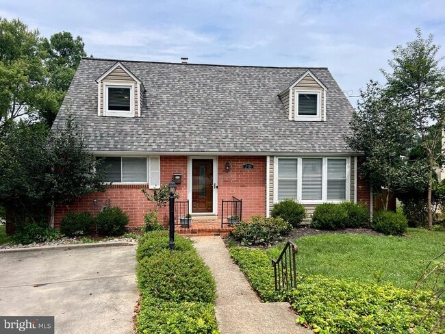 Primary Photo - 218 Oak Ave