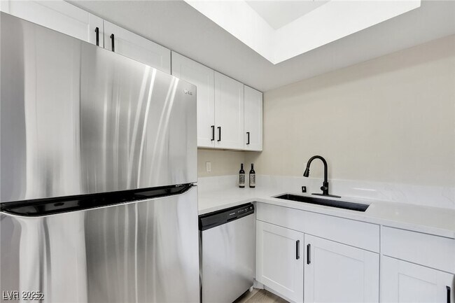 Building Photo - 5036 Newport Cove Dr