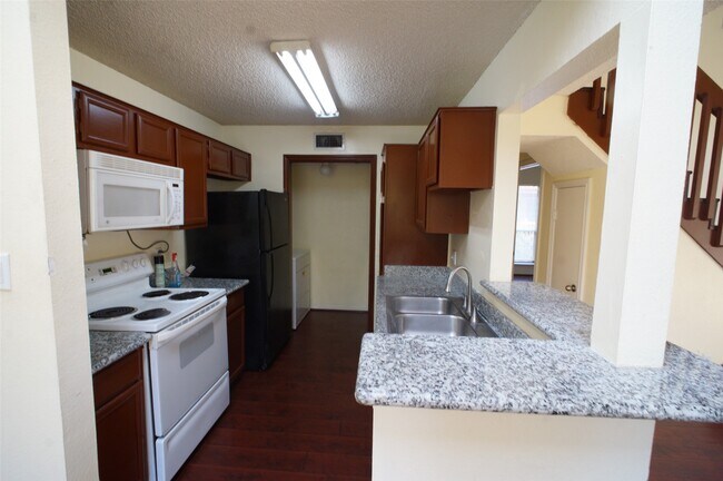 Building Photo - 8587 Sands Point Dr