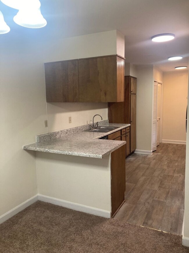 Building Photo - 1502 Benjamin Pkwy