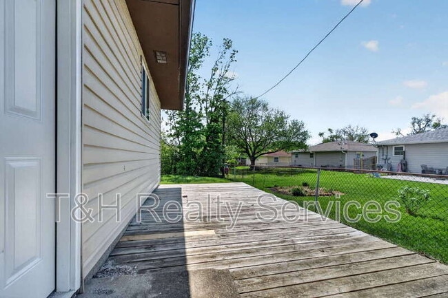 Building Photo - 1655 Walker Ave