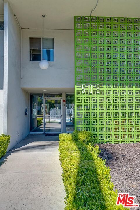 Building Photo - 505 S Wilton Pl