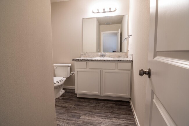 Building Photo - 1907 Langford Ave