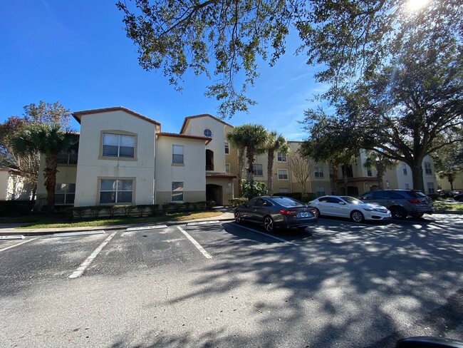 Building Photo - Immaculate 2 Bed 2 Bath Condo in Beautiful...