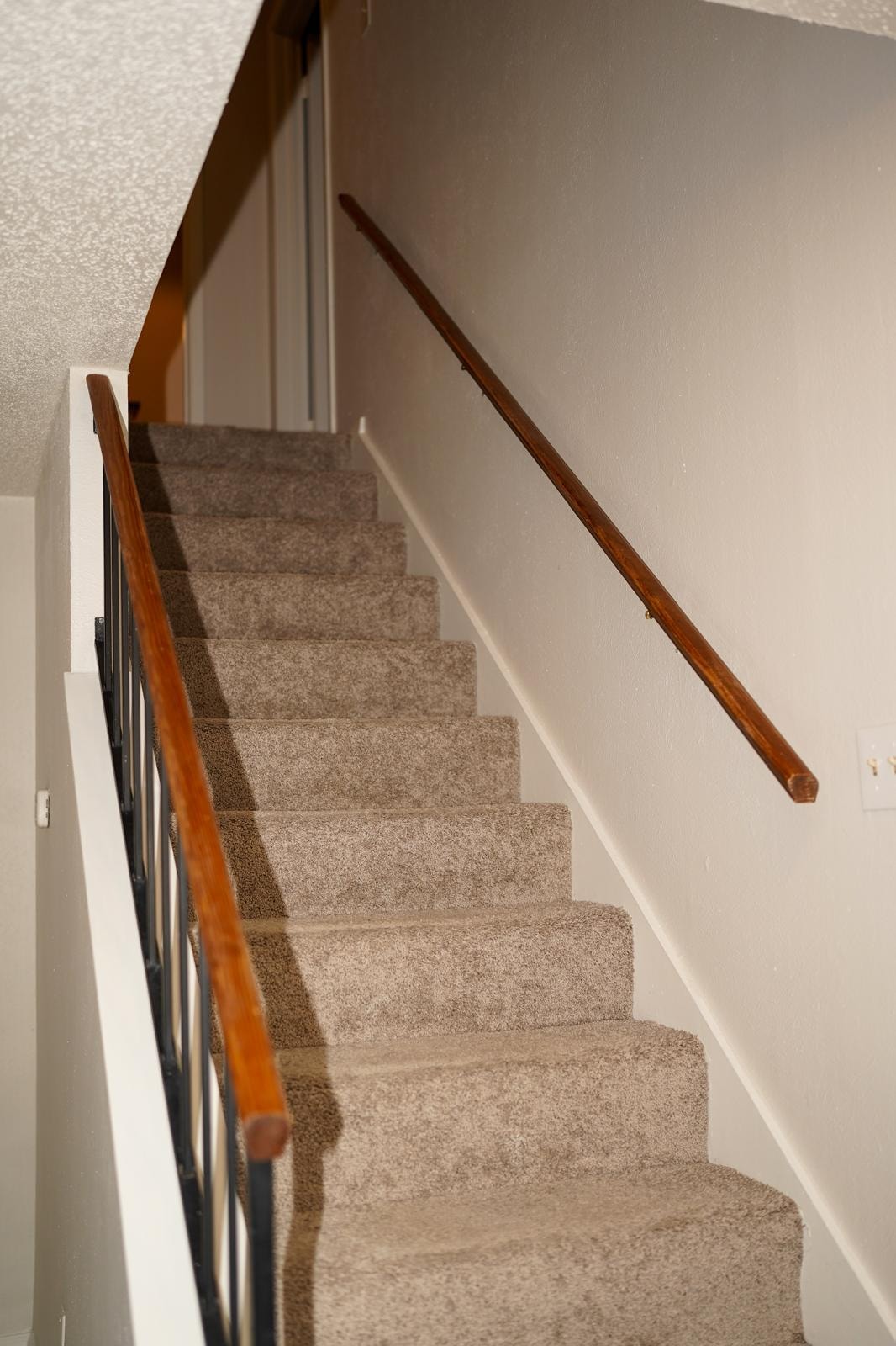 Building Photo - Room in House on Corona Dr