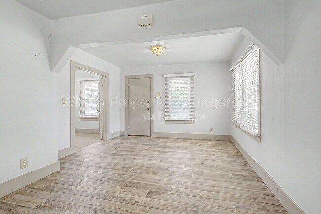 Building Photo - 4205 S Lincoln St