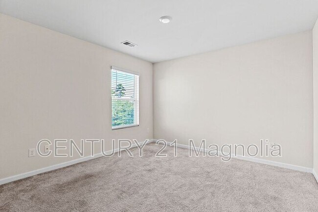 Building Photo - 552 Post Oak Ln