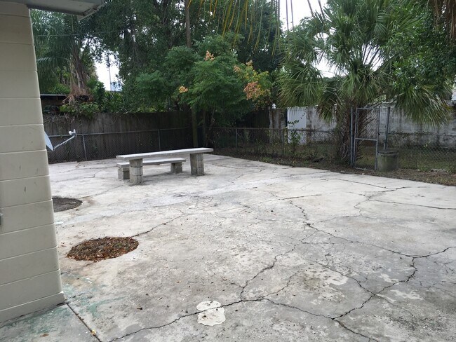 Building Photo - North Hyde Park - UT Area