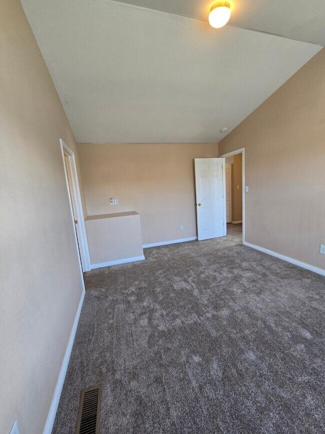 Building Photo - Spacious Four Bedroom Home Located on the S. Arlington and Troy Ave