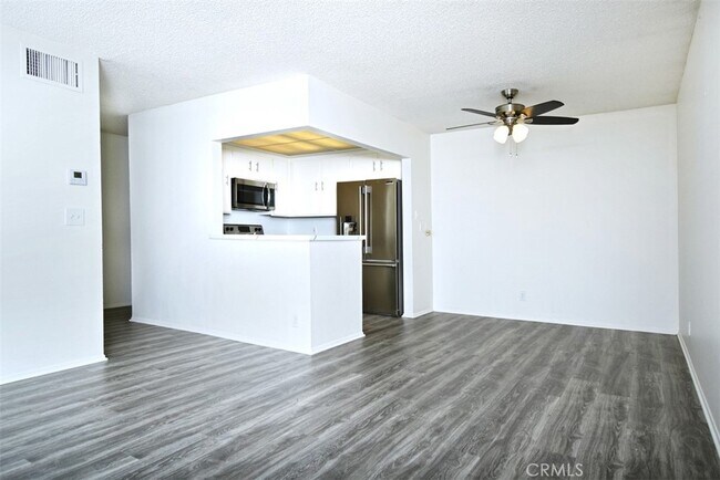 Building Photo - 12830 Burbank Blvd