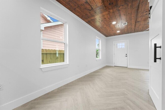 Building Photo - 5123 Avenue L