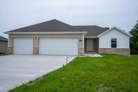 Building Photo - BRAND NEW 3 BEDROOM HOME - BOLIVAR, MO