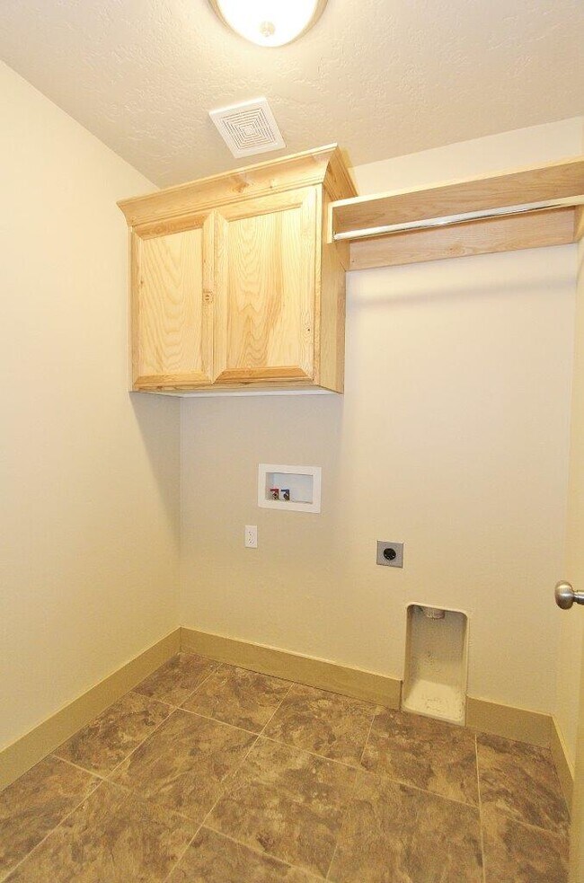 Building Photo - 1161 Kaetzel Way