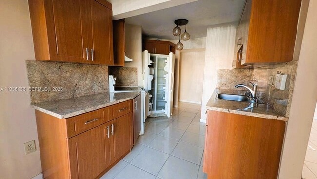 Building Photo - 1820 W 53rd St