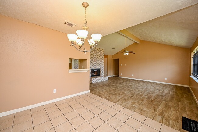 Building Photo - 2667 Grand Canyon Dr