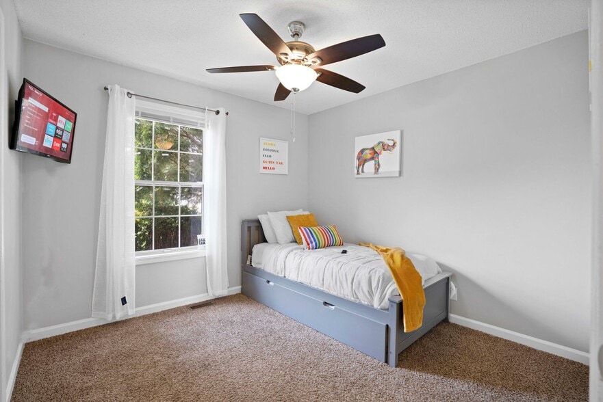 Building Photo - 3415 Oak Lawn Dr