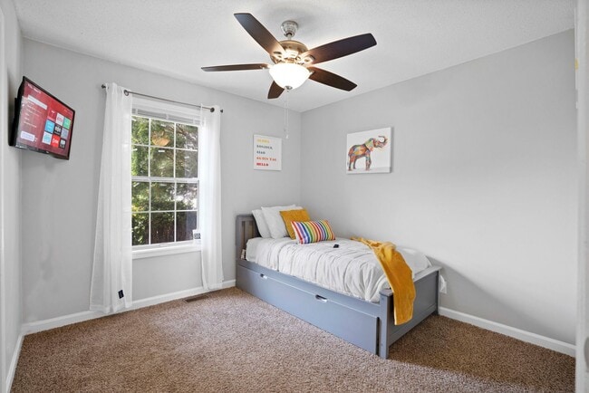 Building Photo - 3415 Oak Lawn Dr