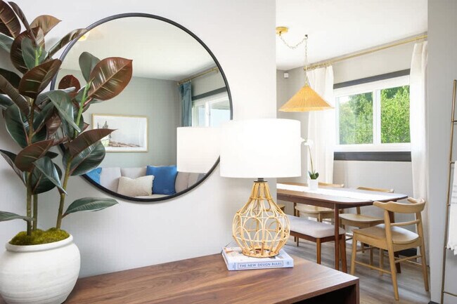 Building Photo - 8910 Cambridge Dr