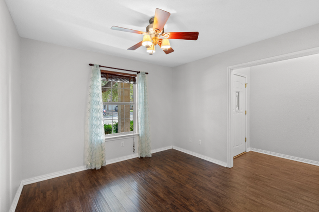 Building Photo - 1609 Abbey Ln