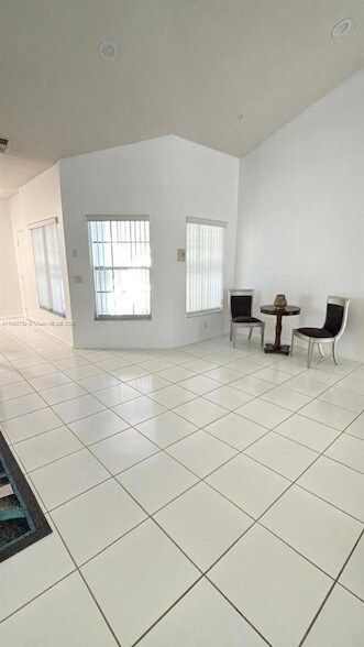 Building Photo - 11690 Briarwood Cir