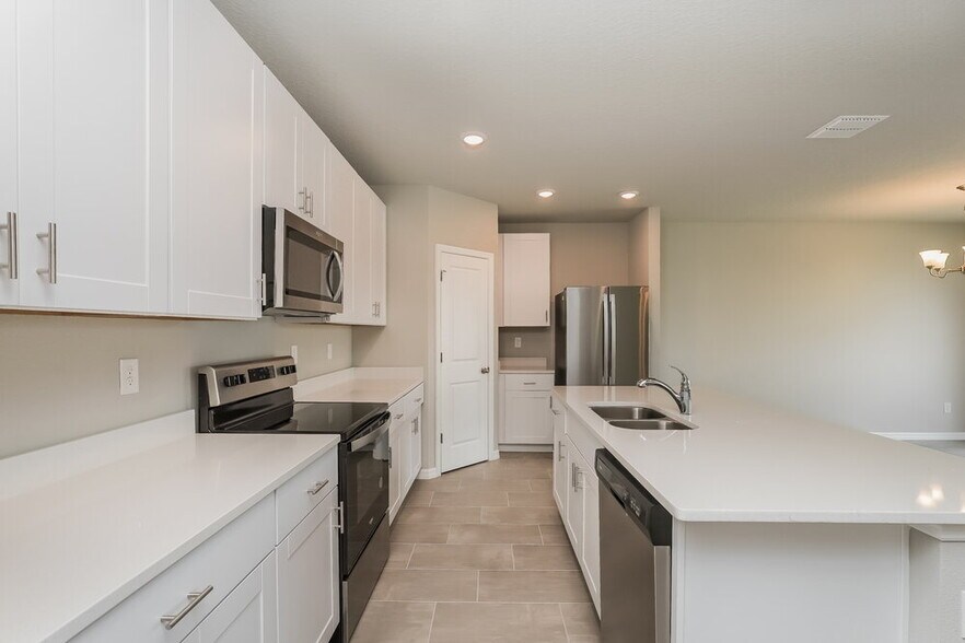 Building Photo - 38993 Harlow Rose Dr