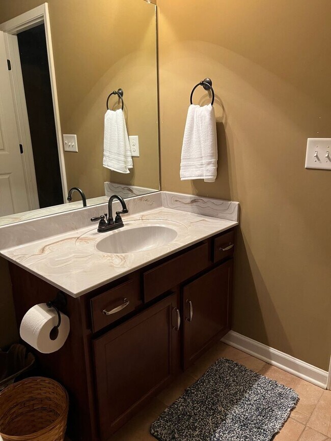 Building Photo - Charming 4BR House in Clarksville