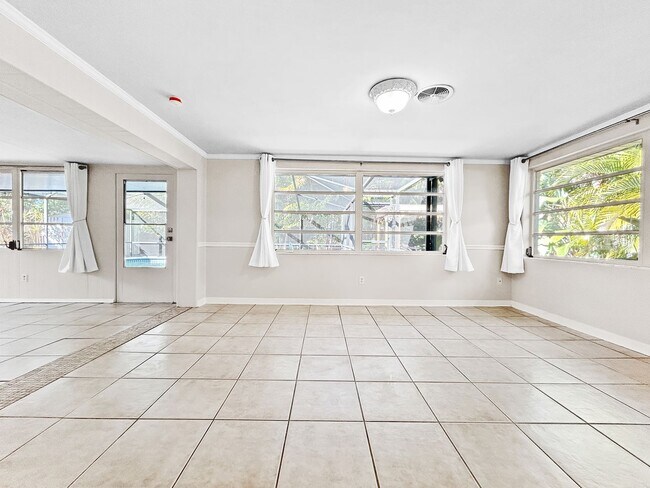 Building Photo - Beautiful Clearwater Home with Pool - 2bed|2bath