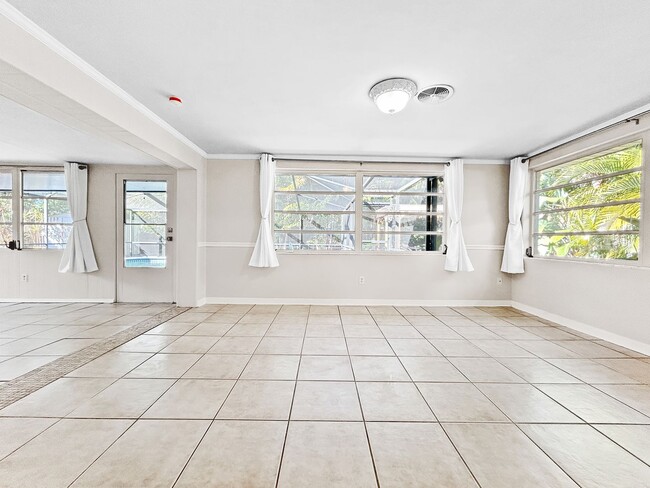 Building Photo - Beautiful Clearwater Home with Pool - 2bed|2bath WITH BONUS ROOM