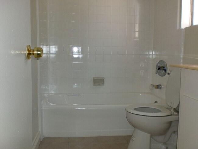 Building Photo - 17433 Vanowen St