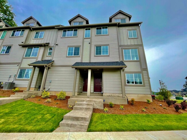 Primary Photo - Stunning 2022 Built 3bd/2.5bath + Large Bo...