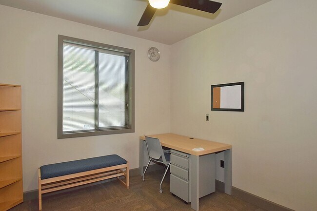 Building Photo - The Gee