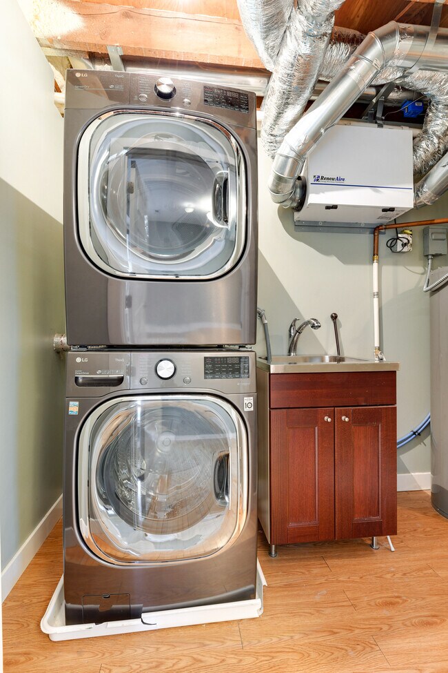 Building Photo - 1397 Englewood Ave