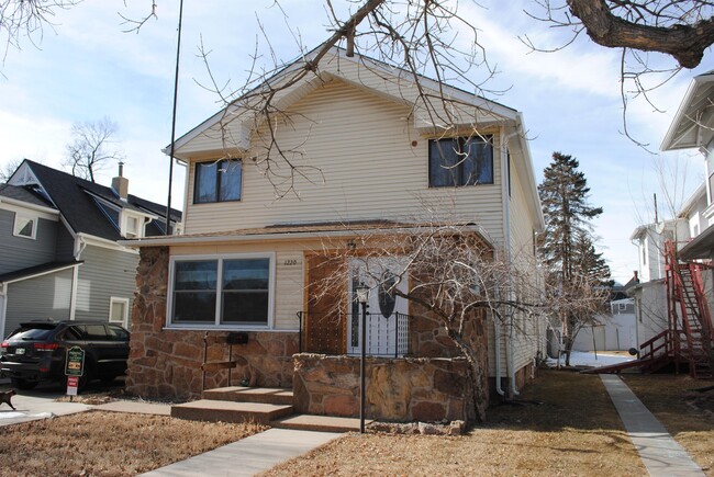 Primary Photo - 1220 N Weber St