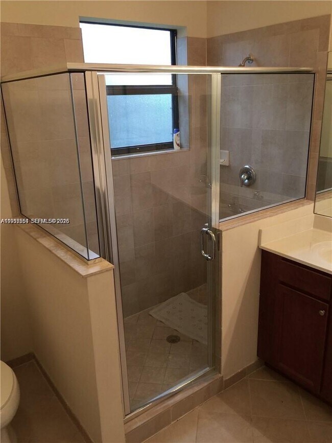 Building Photo - 394 NE 37th Ave