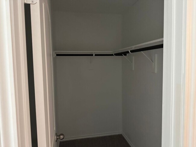 Building Photo - 3537 Brentwood Dr