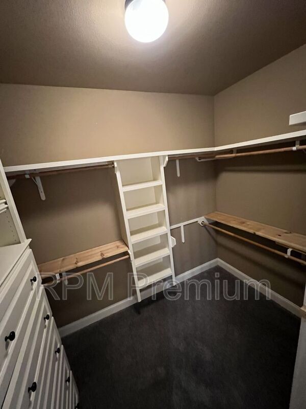 Building Photo - 7335 Oak View Dr.