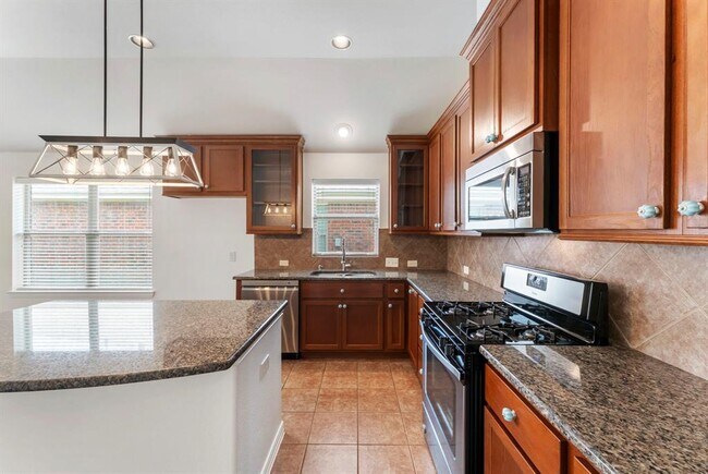 Building Photo - 28519 Lockeridge View Dr