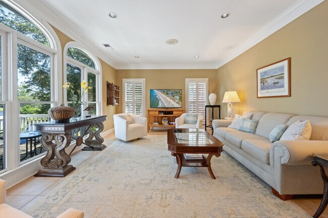 Building Photo - 127 Marsh Lake Dr