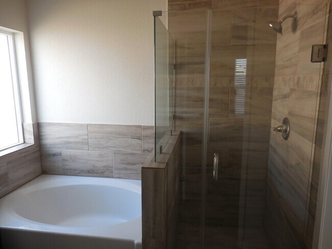 Building Photo - 1100 Summer Night Pl