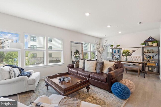 Building Photo - 12850 Mosaic Pk Wy