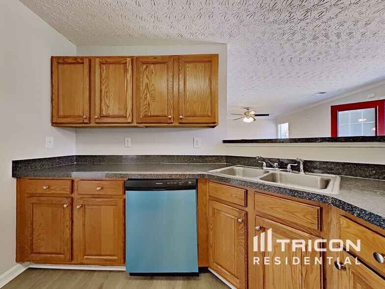 Building Photo - 15 Heaton Dr