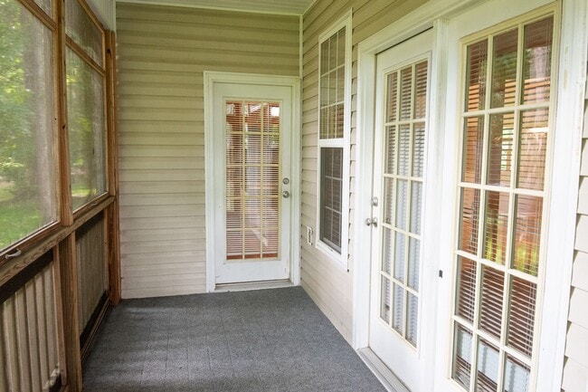 Building Photo - Main level living in Murfreesboro!