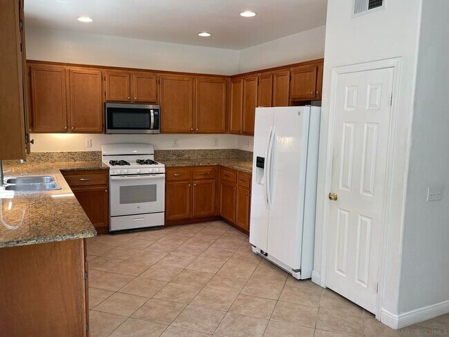 Building Photo - 348 Monte Vista Way